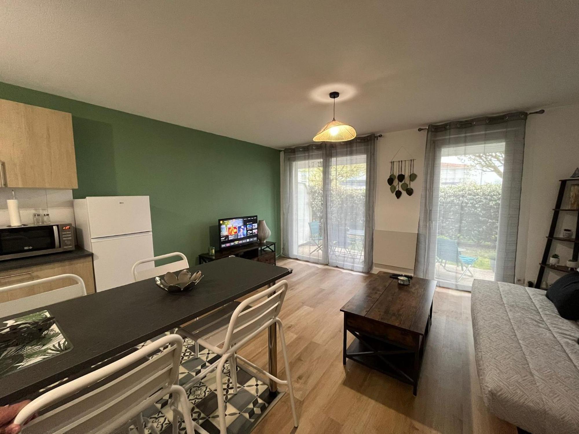 Appartement Avec Jardin A Rochefort Kültér fotó