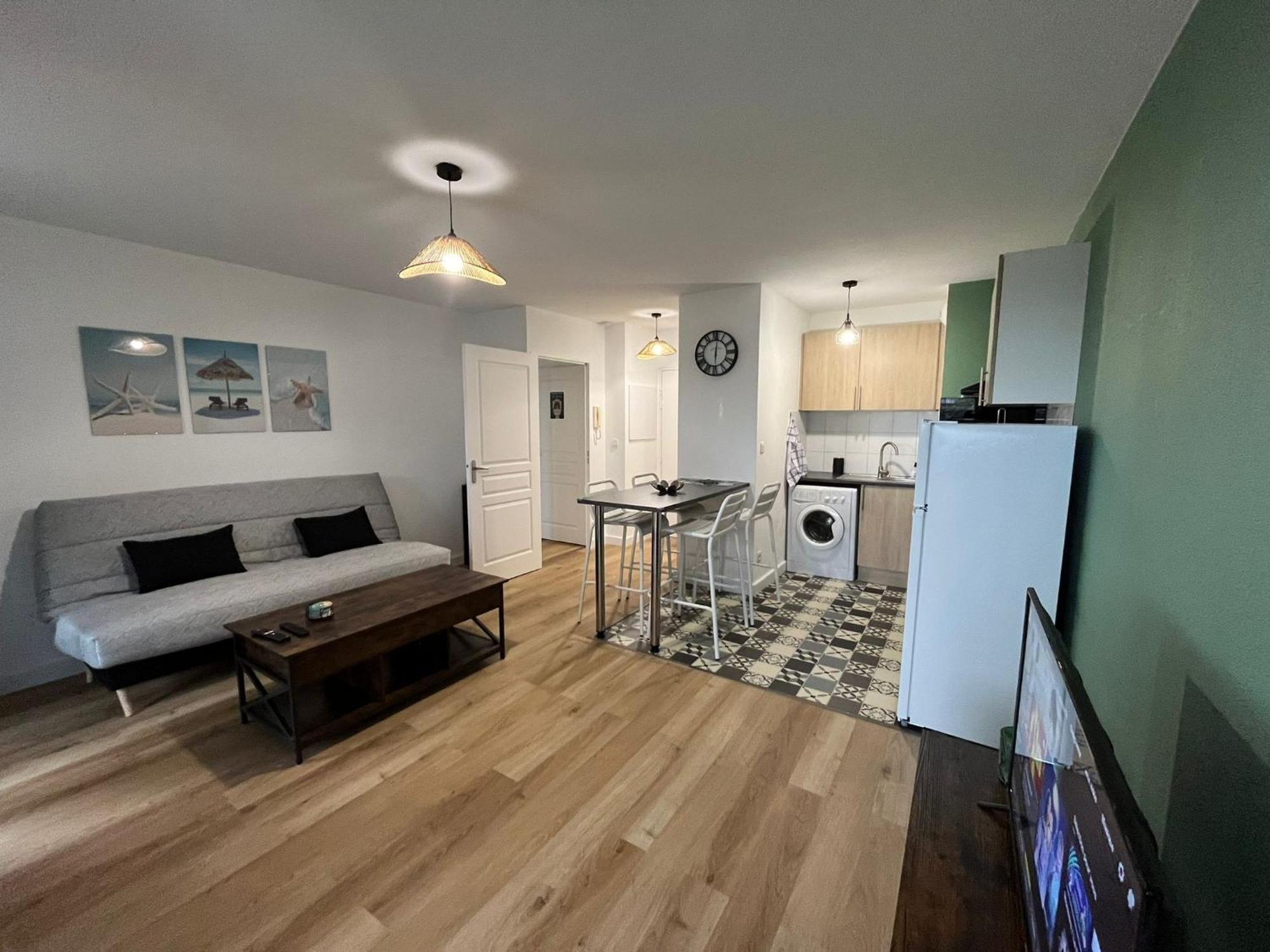 Appartement Avec Jardin A Rochefort Kültér fotó